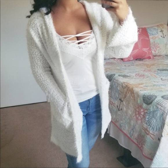 ❌SOLD❌PLUSH in Snow- Popcorn Knit Cardigan - Picture 2 of 9